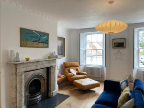 Stunning Georgian Flat in The Heart of Midhurst Old Town